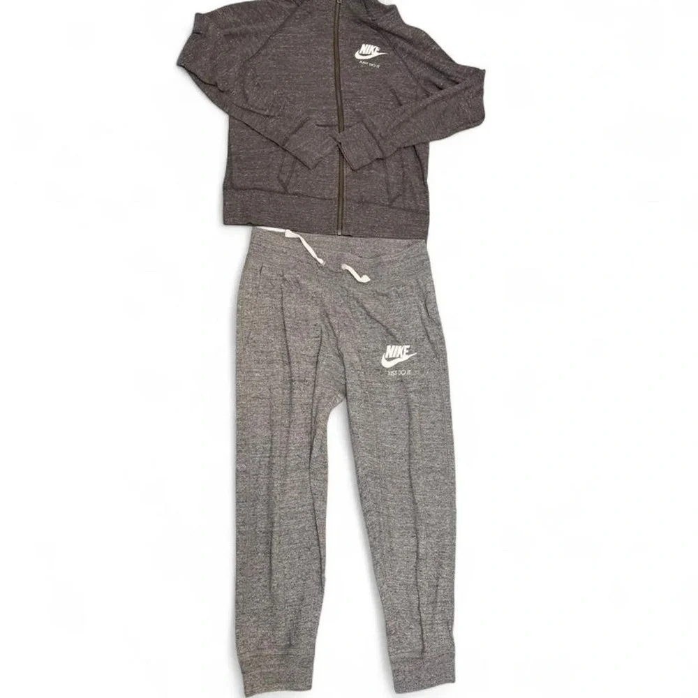 Nike grey capri